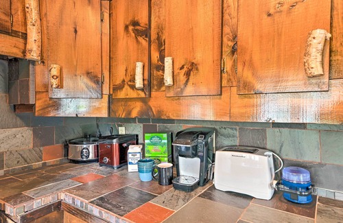 Caroga Lake Cottage | Rustic Caroga Lake Retreat: Fish, Hike & Ski!