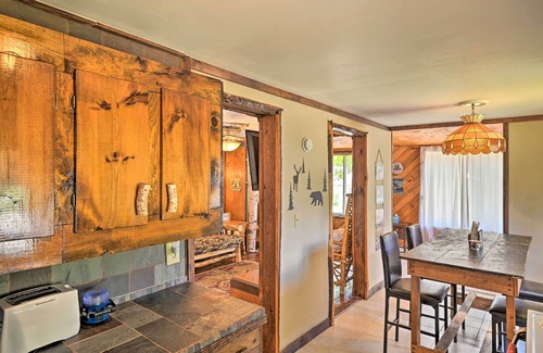Caroga Lake Cottage | Rustic Caroga Lake Retreat: Fish, Hike & Ski!