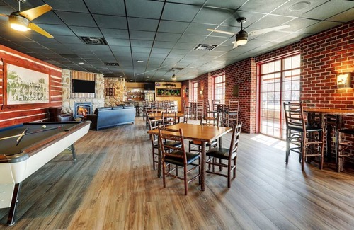 Moline Hotel | Rustic Charm by the Mississippi River! Inviting Riverbank Lodging