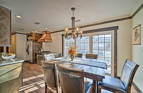 Manhattan Apartment | Rustic-Chic Apartment w/Gas Grill: 20 Mi to MSU!