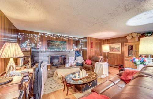 West Mifflin House | Rustic Chic Retreat 4 Mi to Kennywood!