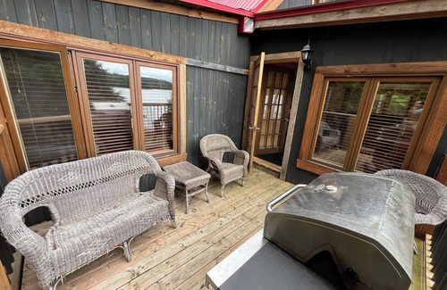 Nominingue House | Rustic Cottage by the Lake, Kayak
