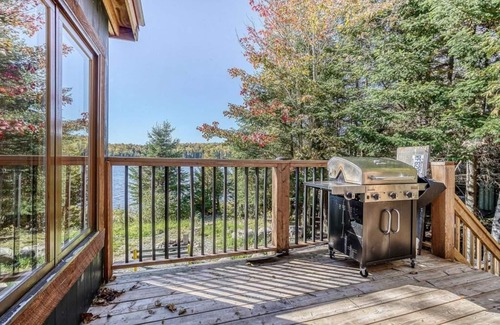 Nominingue House | Rustic Cottage by the Lake, Kayak