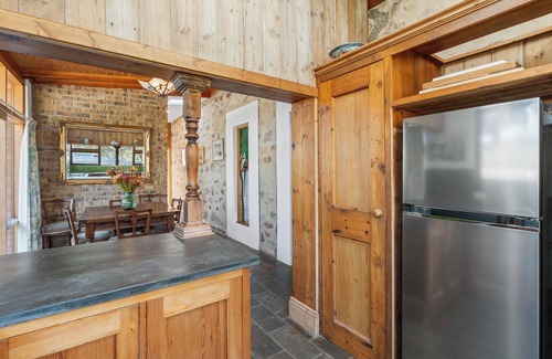 Encounter Bay House | Rustic Cottage with amazing views !, Rustic cottage with amazing views over the bay