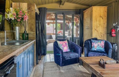 Glentham House | Rustic Country Cabin, Bring Horses, Fire Pit & Puppies