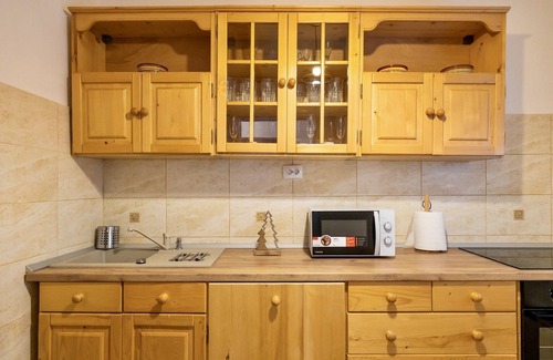 Horea Cabin | Rustic & cozy 5 bedroom Cabin - in the heart of Apuseni Mountains