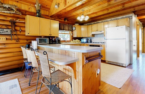 Buffalo Prairie Cabin | Rustic dog-friendly cabin with fireplace, open layout, grill, W/D, & firepit