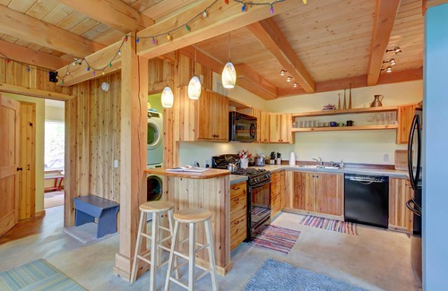 Sagle Cabin | Rustic, dog-friendly cabin with wood-burning stove, lake & mountain views