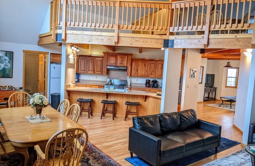 Kuna Cabin | Rustic Elegance at Dairy FarmHouse Lodge & Retreat South East Nampa Kuna Area