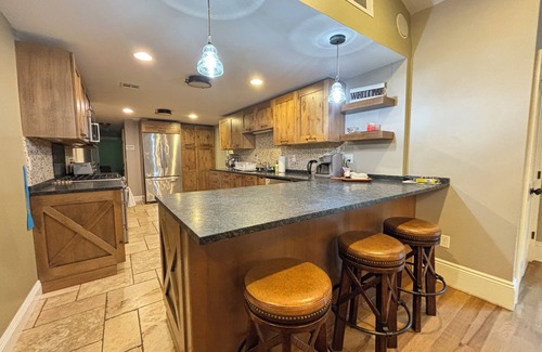 Ulster Park House | Rustic Family Retreat Getaway nPet friendly. n