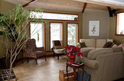 Newport Landing House | Rustic Farmhouse in Gaspereau Valley Wine Country!