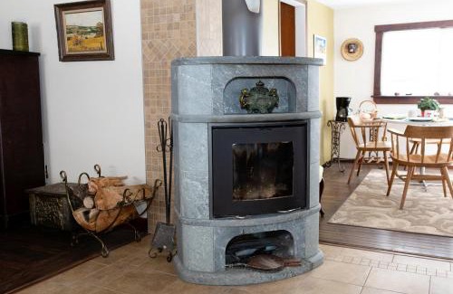 Newport Landing House | Rustic Farmhouse in Gaspereau Valley Wine Country!
