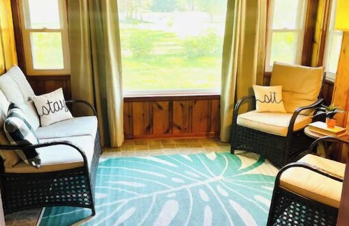 Mount Comfort House | Rustic Farmhouse with Spacious Wooded Lot