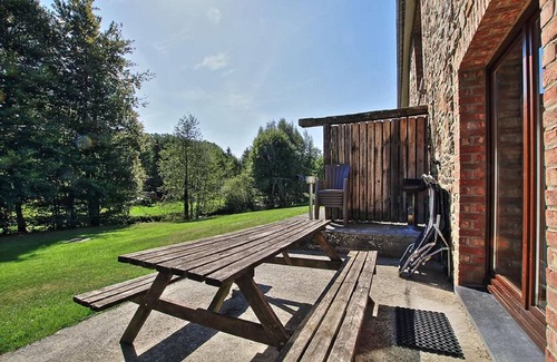 Sainte-Ode House | Rustic holiday home in Sainte-Ode with garden