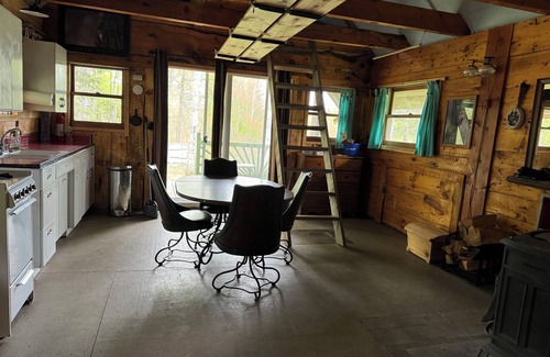 Melrude Cabin | Rustic Lakeside Cabin