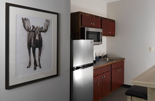 Broken Arrow Hotel | Rustic Lodge-style Stay w/Indoor/Outdoor Poo! Free Parking | 2 Units