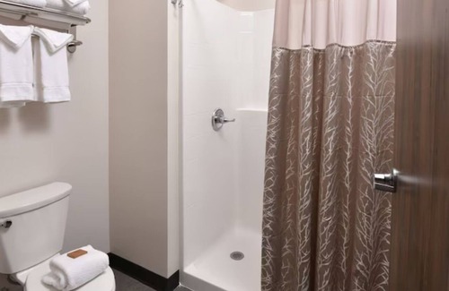 Broken Arrow Hotel | Rustic Lodge-style Stay w/Indoor/Outdoor Poo! Free Parking | 2 Units