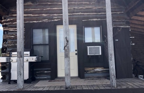 Sundance Cabin | Rustic log cabin in the beautiful Wyoming Black Hills!