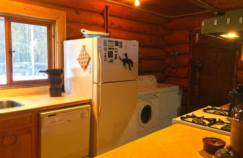 Pemberton House | Rustic Log Home - Great for Outdoor Groups