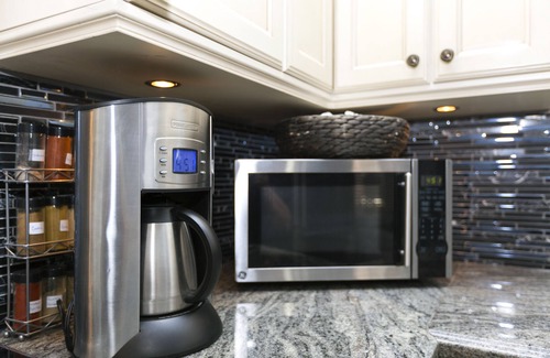 Parkdale Apartment | Rustic Modern 2 Bedroom Stylish Suites w/Private Terrace Downtown Toronto