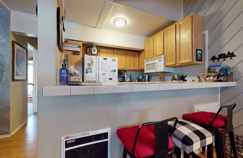 Majestic Pines Condo | Rustic Mountain Cabin, Outdoor Pool & Hot Tub On-site. Golf Course Nearby!