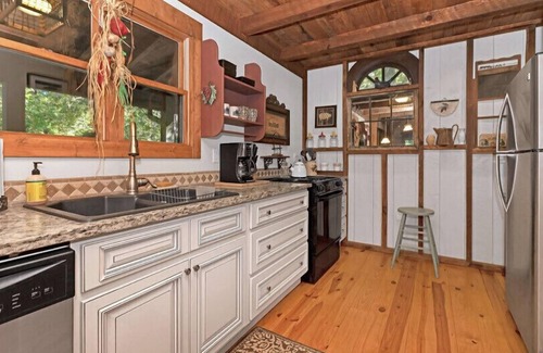Brevard Cabin | Rustic Mountain Cabin