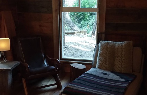 Nevada City Cottage | Rustic mountain retreat - escape to a hand-built cabin in the woods