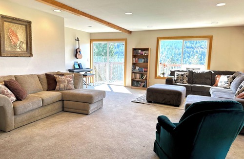 Chewelah Cabin | Rustic Mountain Top Lodges for Short or Longer Stays