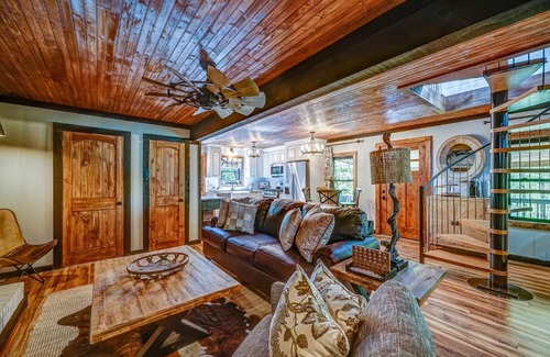 Ellijay House | Rustic Oasis