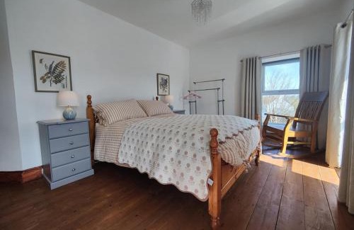 Killarney House | Rustic Pub Stay - 20 minutes from Killarney!