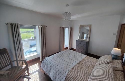 Killarney House | Rustic Pub Stay - 20 minutes from Killarney!