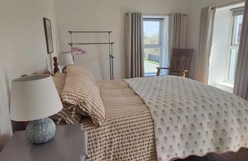 Killarney House | Rustic Pub Stay - 20 minutes from Killarney!