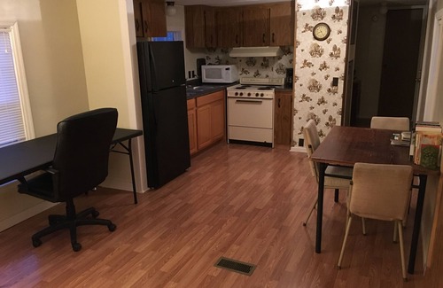 Speedwell House | Rustic Retreat Space on Farm Setting 10 Minutes from LMU