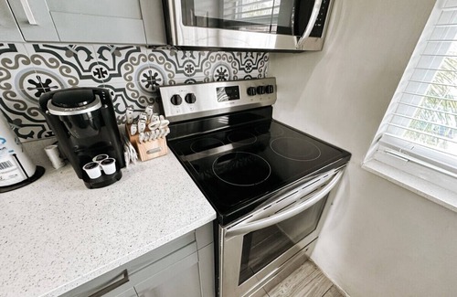 Poinciana Park Apartment | Rustic Retreats: Beachy 1BR for 4 guests in the heart of Fort Lauderdale