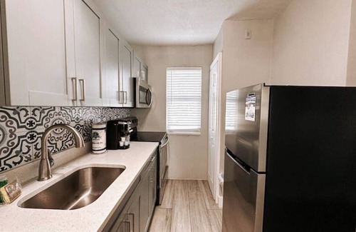 Poinciana Park Apartment | Rustic Retreats: Beachy 1BR in the heart of Fort Lauderdale