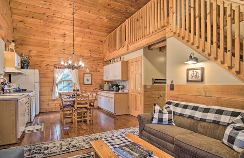 Oceana County Cabin | Rustic Rothbury Cabin w/Resort Amenity Access!