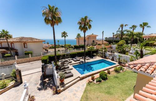 Torrequebrada Villa | Rustic Spanish Villa Saltwater Pool