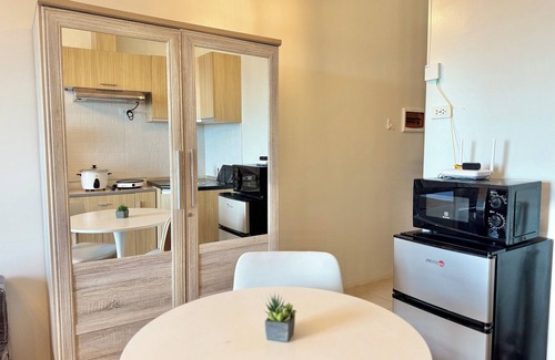 Lahug Condo | Rustic Studio by Hayahay Rentals