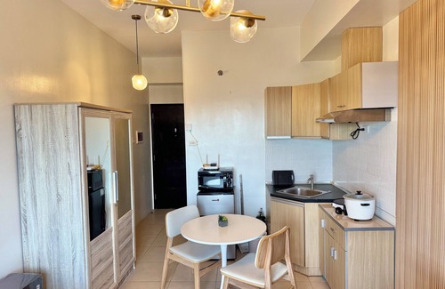 Lahug Condo | Rustic Studio by Hayahay Rentals