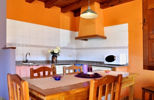 Lerones Apartment | Rustic style apartment with terrace for 4 people
