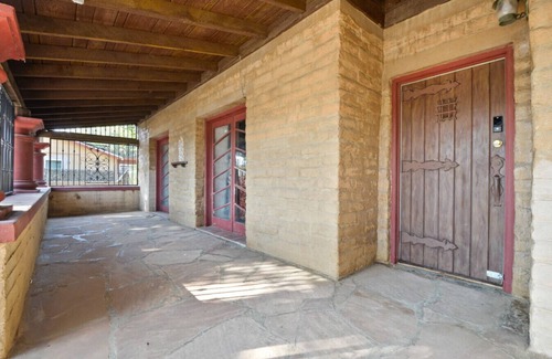 Pomona House | Rustic Urban Homestay Pet-friendly