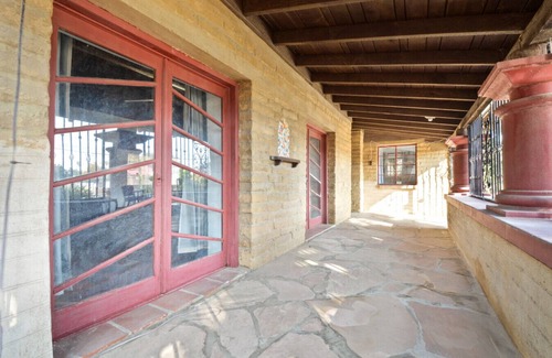 Pomona House | Rustic Urban Homestay Pet-friendly