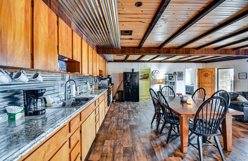 Valley Cottage | Rustic Valley Cottage w/Swim Dock on Lake Harding