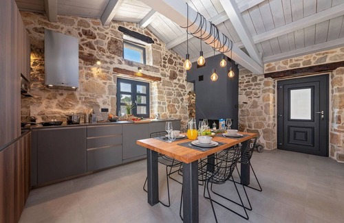 Vrznaveri Villa | Rustic villa Dvori with outdoor pool in Porec