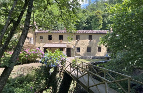 Marliana Villa | Rustic Villa Molin Berletta with pool in Tuscany