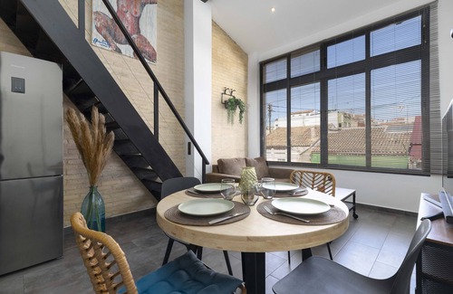 En Corts Apartment | Ruzafa Essential. WiFi + Air Conditioning + 4 Pax