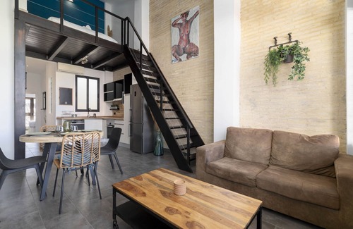 En Corts Apartment | Ruzafa Essential. WiFi + Air Conditioning + 4 Pax