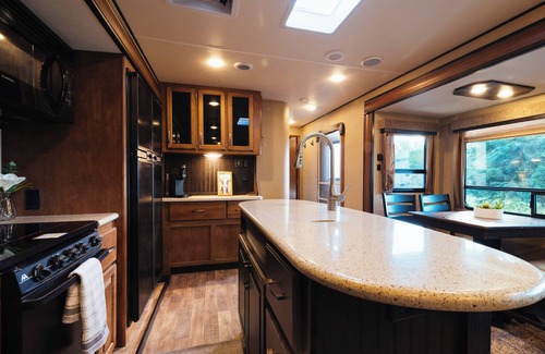 Kenora House | RV 9 Luxury Glamping with Amazing Lake Views!
