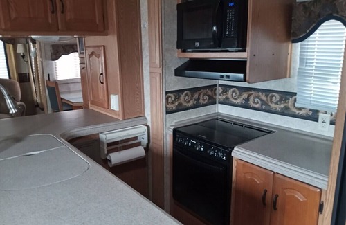 Cottondale House | RV Exectutive Home, Indoor Inground Pool, Tranquil Property