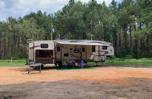 Magnolia RV Rental | RV Hook-up Visit our Campground